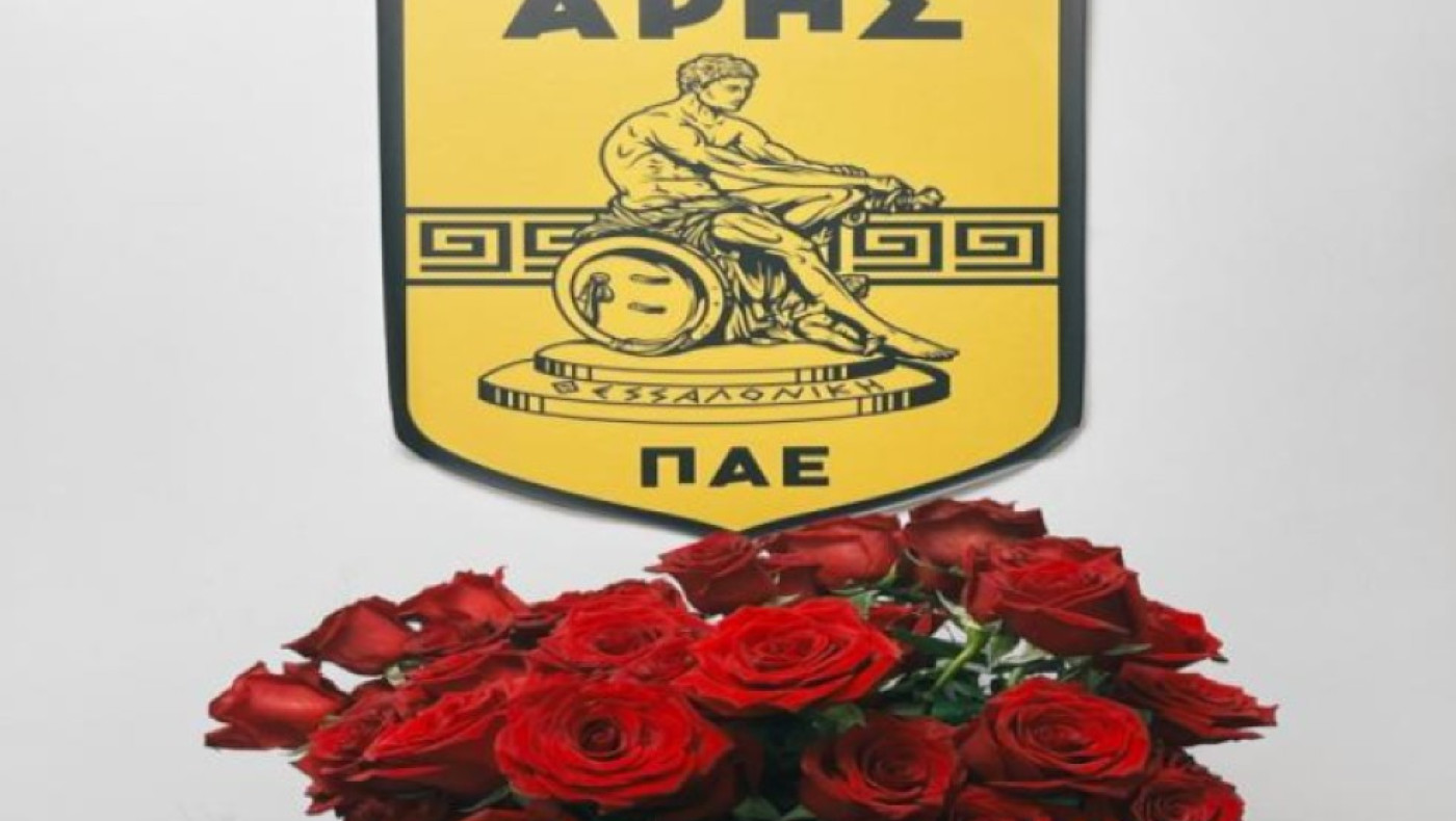 Άρης: Τα 57 τριαντάφυλλα στη μνήμη των ψυχών που χάθηκαν στα Τέμπη