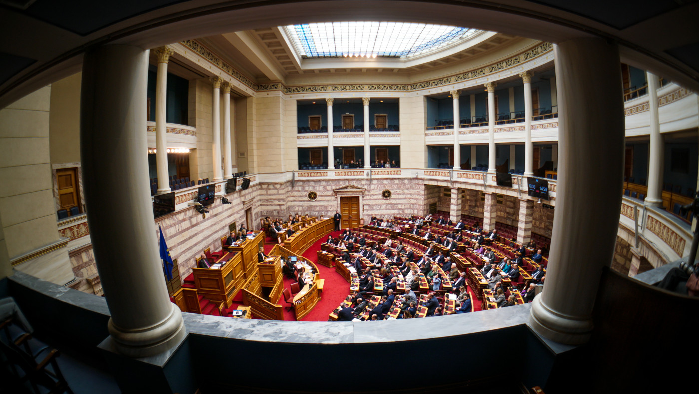 Βουλή: LIVE η συζήτηση για την προανακριτική - Πότε κατατίθεται η πρόταση δυσπιστίας