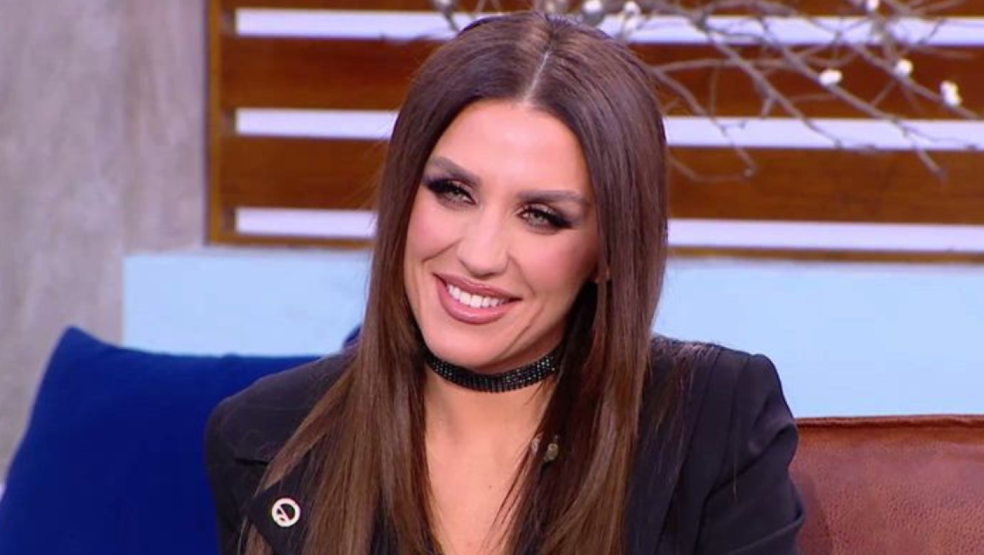 Ιουλία Καλλιμάνη: «Με φλερτάρουν περισσότερο οι γυναίκες»