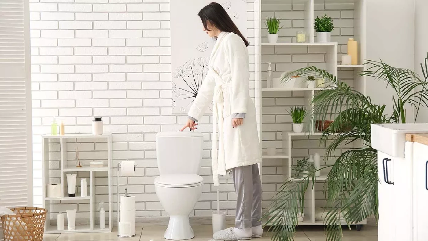 Η Νο1 κίνηση που πρέπει να κάνετε πριν τραβήξετε το καζανάκι