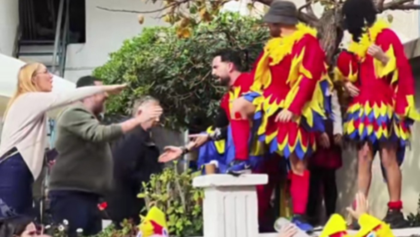 Απίστευτο ξύλο στο καρναβάλι: Αντάλλαξαν μπουνιές και έγινε... χαμός!