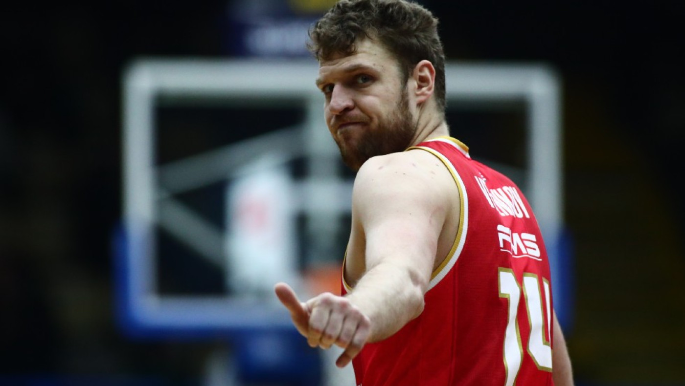 Ολυμπιακός: Ποινή μιας αγωνιστικής στον Βεζένκοφ για το επεισόδιο με τον Πετρόπουλο