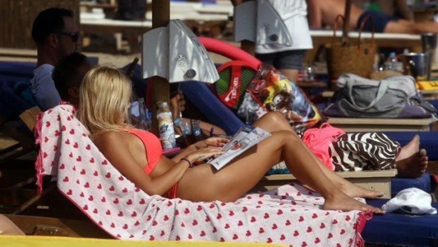 Το μικροσκοπικό μπικίνι της Βίκυς Κάβουρα που άναψε φωτιές (pics)