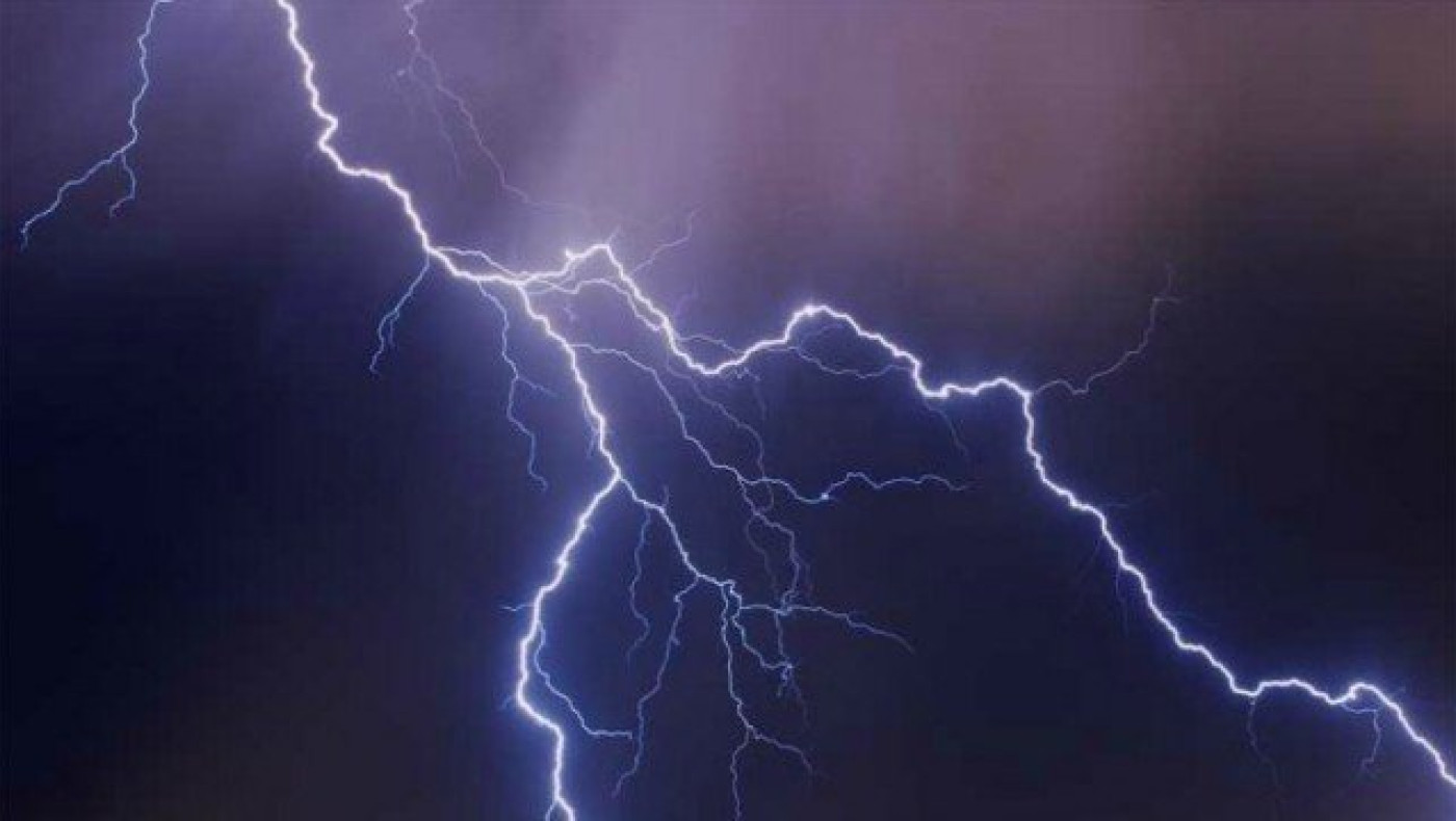 Χαροπαλεύει ποδοσφαιριστής που χτυπήθηκε από κεραυνό στην Καρδίτσα