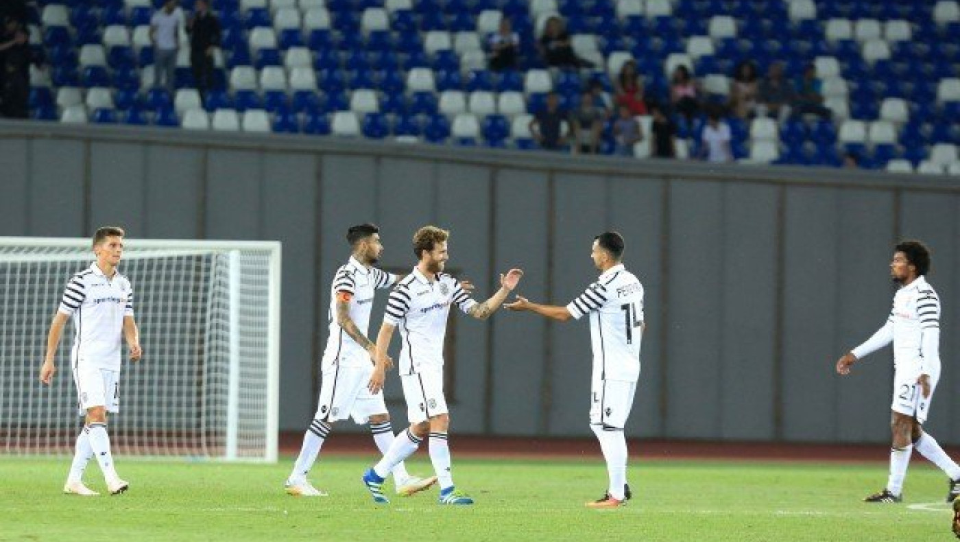 Οι μικρομεσαίοι                    τα «έβαψαν μαύρα»