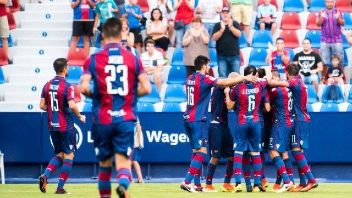 Αρέσει       το Λεβάντε στο     ξεκίνημα της Σεγούντα