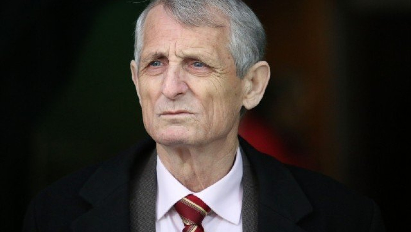 Μην είστε αφελείς  αλλού είναι το         πρόβλημα