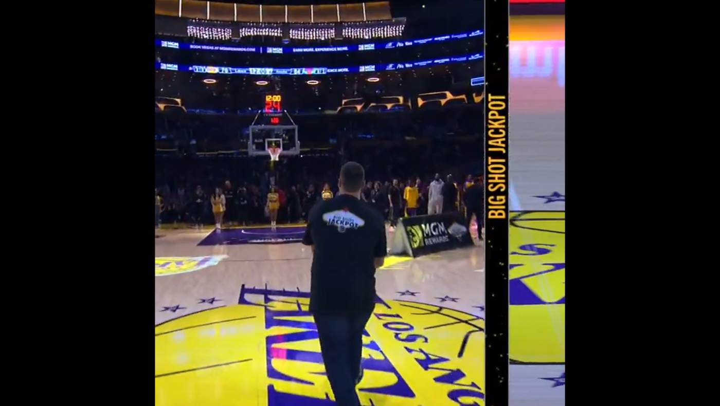 NBA: Το έβαλε από το κέντρο με ταμπλό και κέρδισε 100.000 δολάρια!