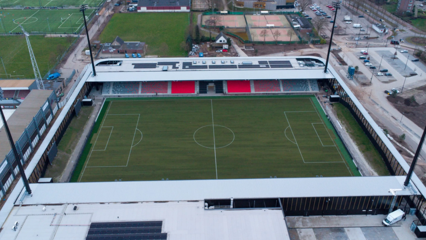 Μάντζιος: Με… το δεξί στο νέο της γήπεδο