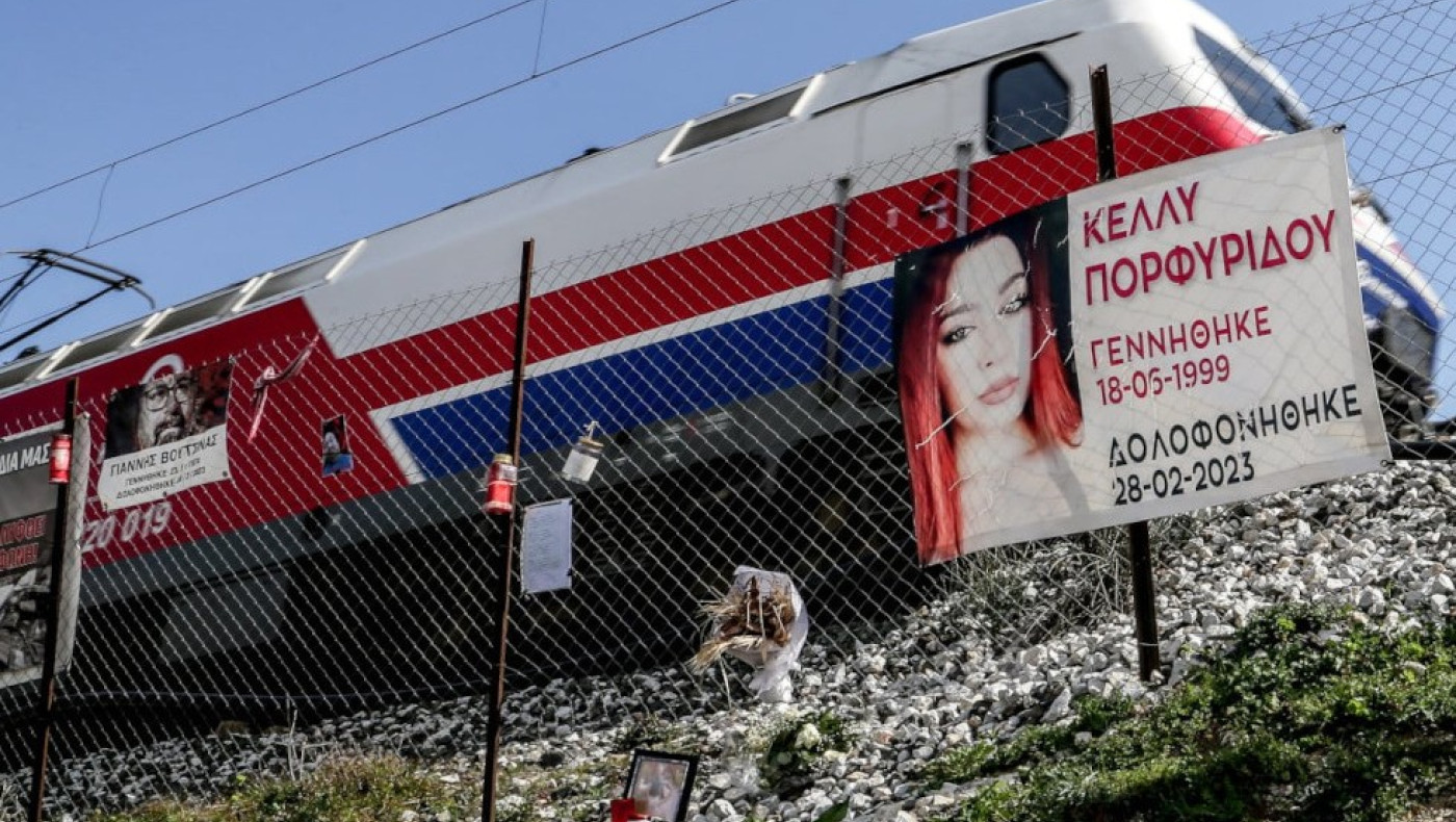 Τέμπη: Πήραν το πτυχίο της κόρης τους οι γονείς της Κέλλυς Πορφυρίδου από το ΑΠΘ