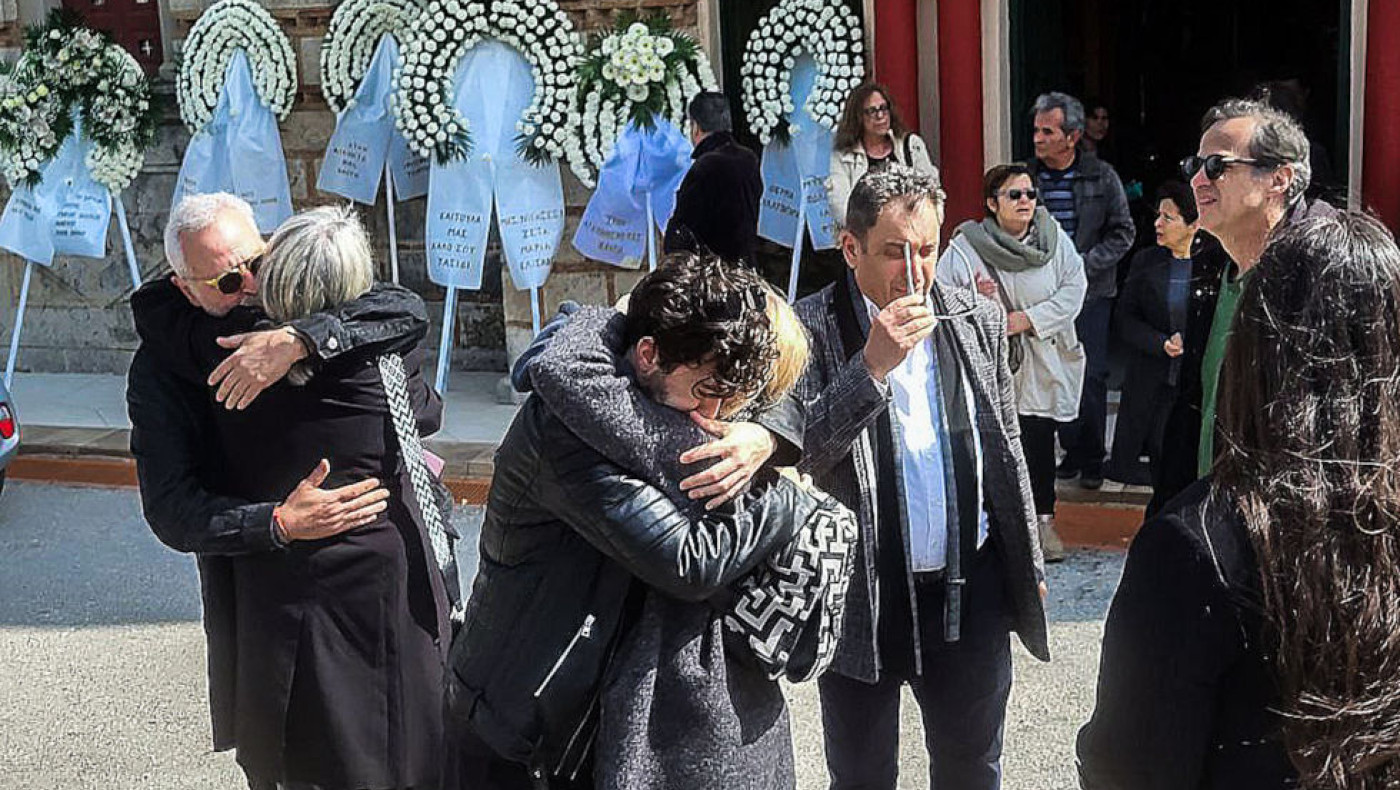 Καίτη Κωνσταντίνου: Κατέρρευσε η Ζέτα Μακρυπούλια στην κηδεία της-Τι ζήτησε η Καβογιάννη