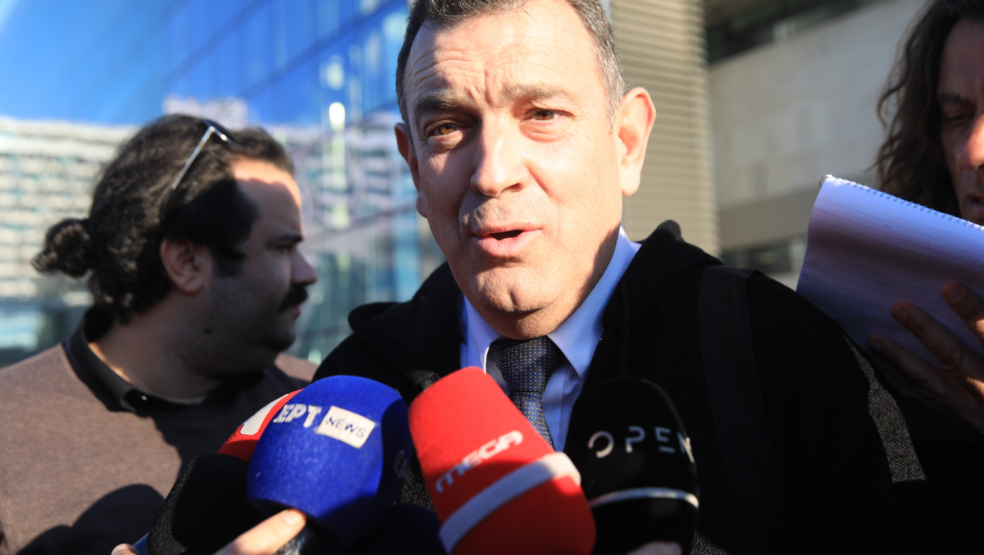 Παπαδόπουλος: «Ας πάρει τα περιττώματα του διαβόλου σπίτι της η Μενδώνη»