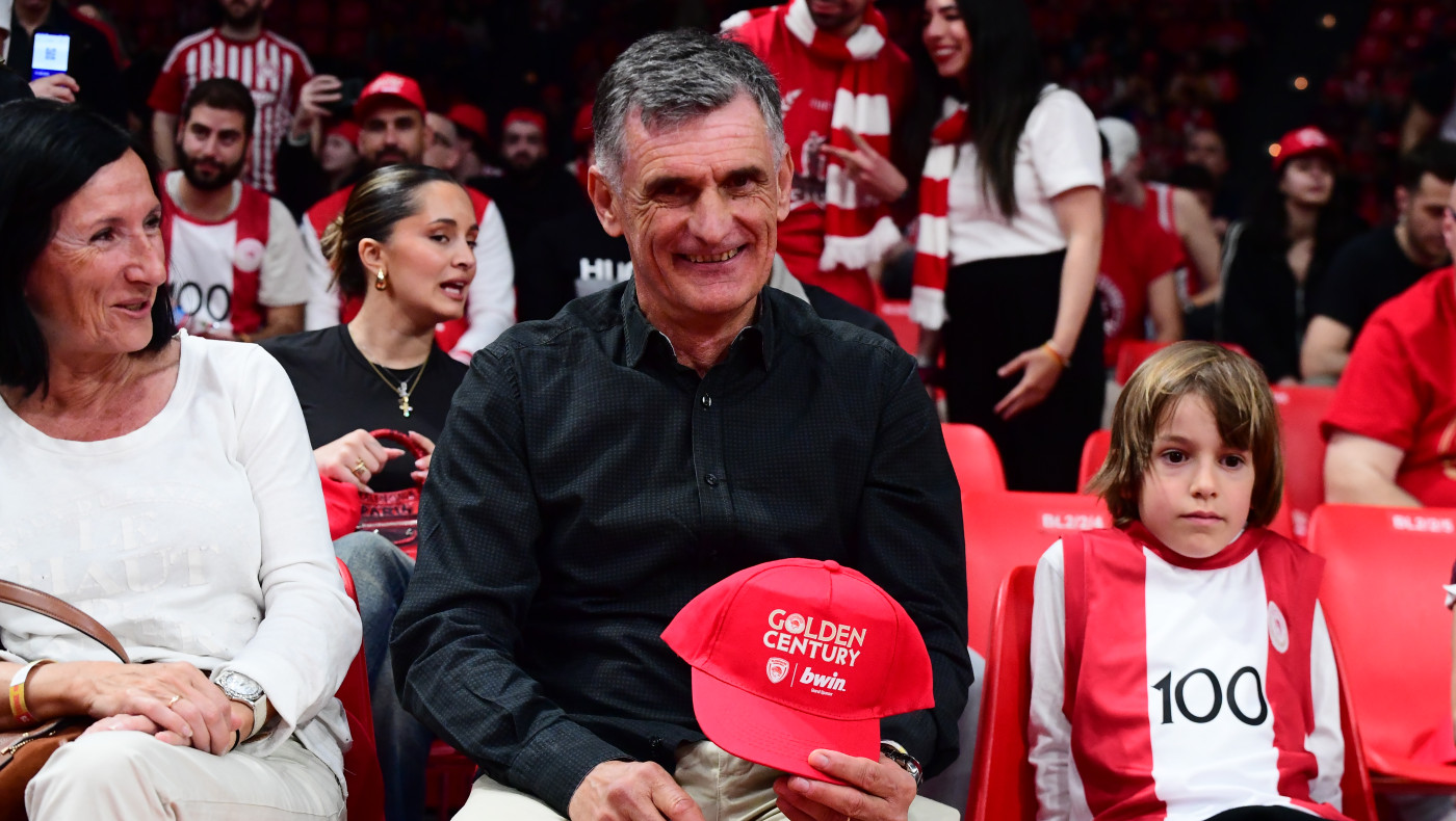 Στο ΣΕΦ ο Μεντιλίμπαρ για το ντέρμπι Ολυμπιακού-Παναθηναϊκού: Αγάπη, selfies και... χαμόγελα