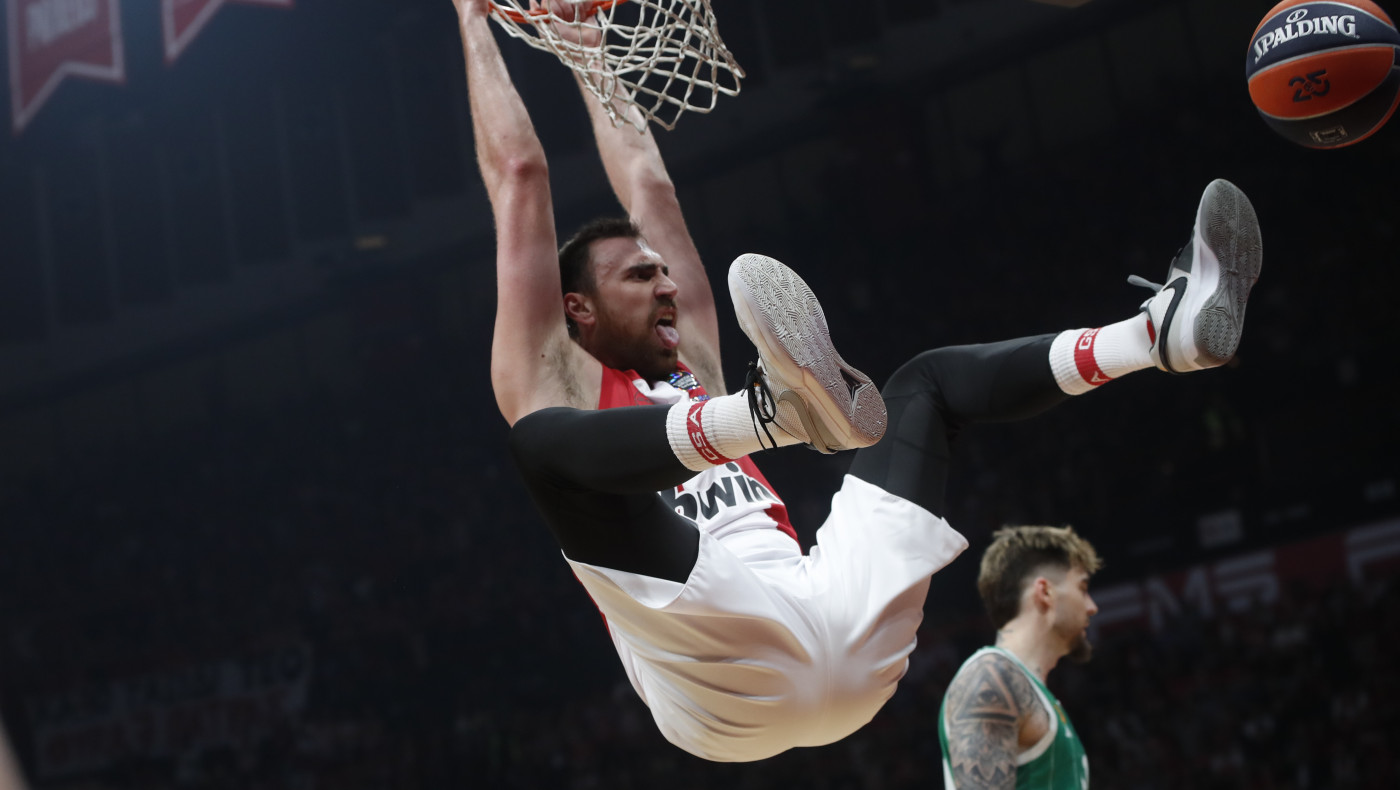 «Κόκκινο» το ντέρμπι της Ευρωλίγκας, 76-74 ο Ολυμπιακός τον Παναθηναϊκό