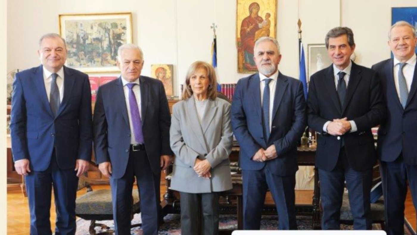 Κορυφαίοι θεσμικοί παράγοντες τίμησαν τον Λεωνίδα Μπακούρα