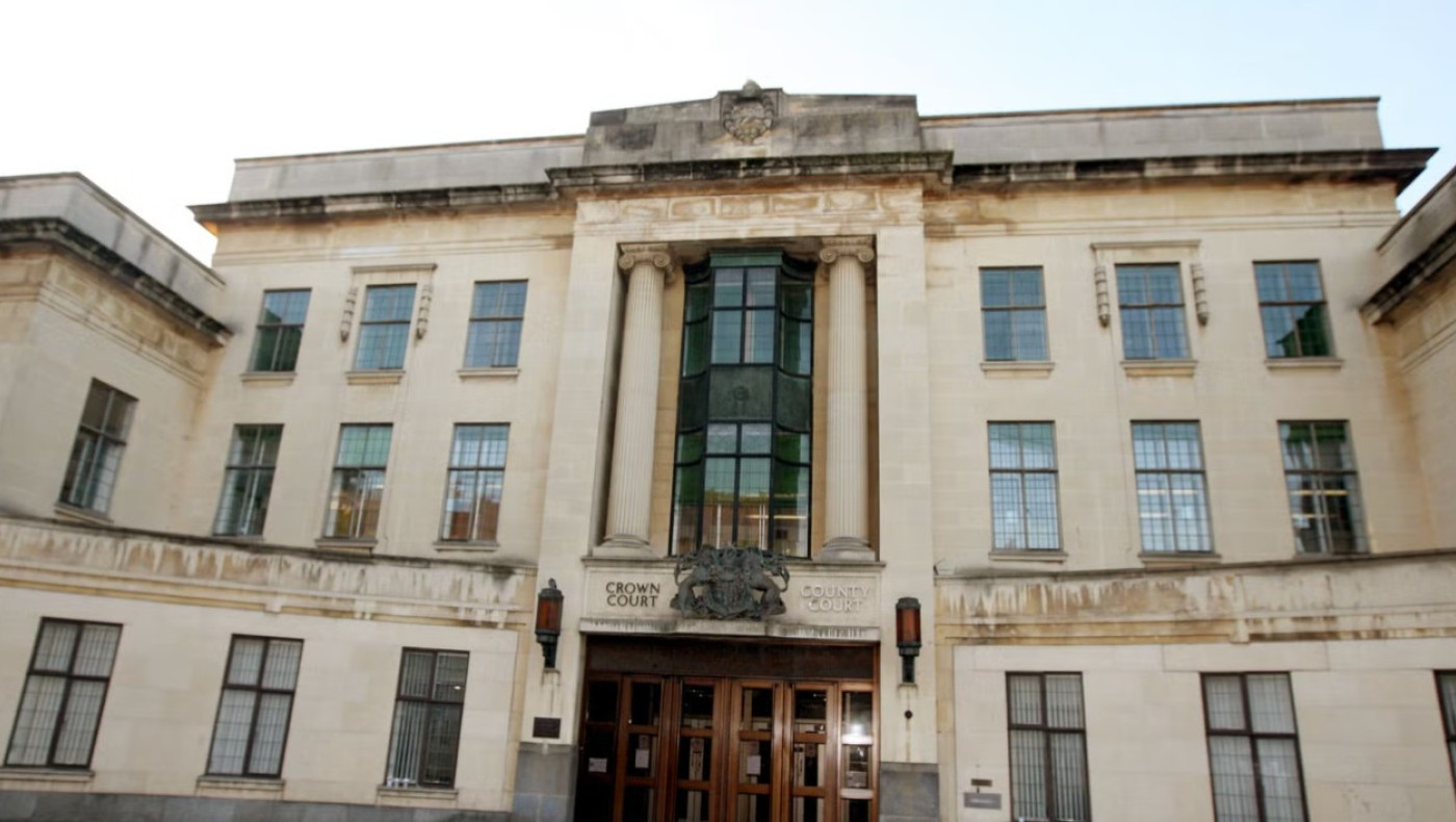 Αγγλία: Δικαστής ανάγκαζε γυναίκα να δουλεύει χωρίς να την πληρώνει!