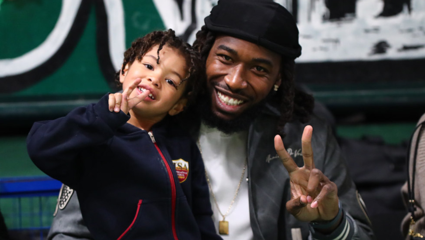 Ο Λεσόρ τραγούδησε on camera: «To 8o θα φέρουμε από την Αραβία»