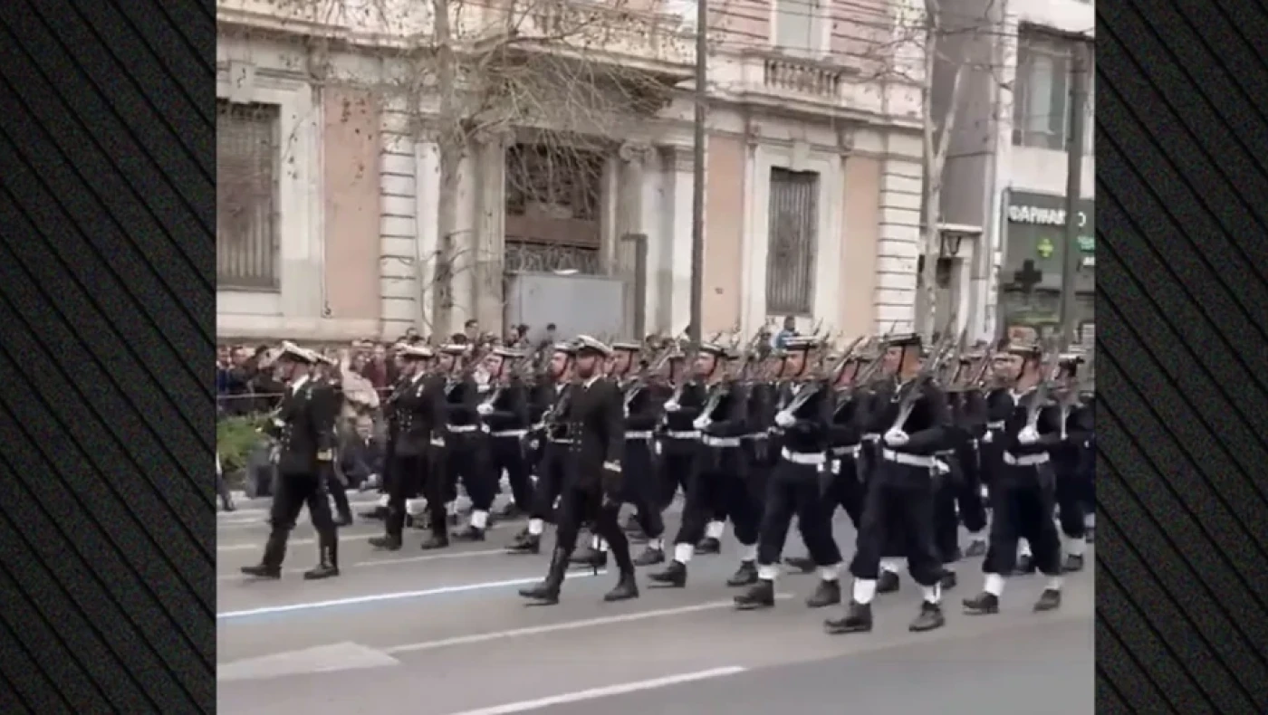 Παρέλαση 25ης Μαρτίου: «Έμπλεξαν» οι υπαξιωματικοί της ΣΜΥΝ για τα συνθήματα