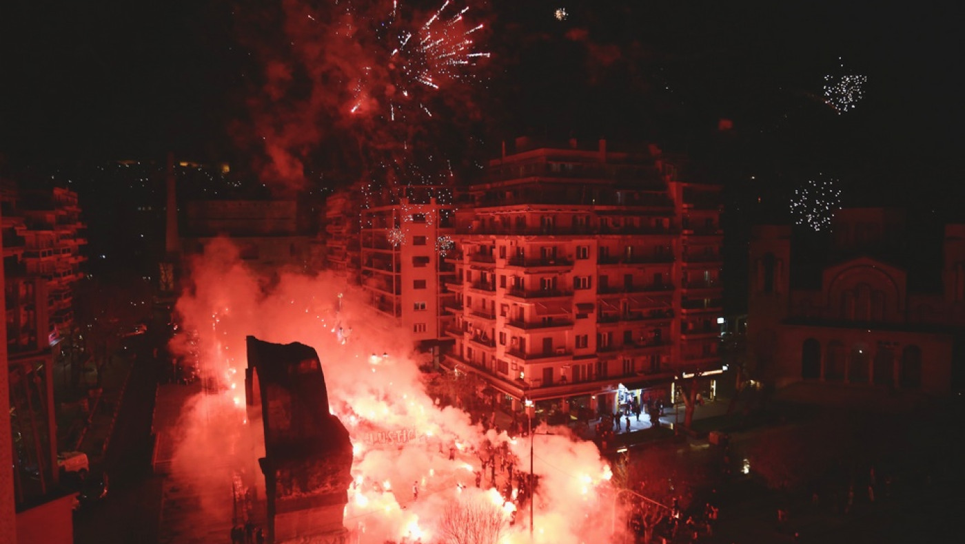 Άρης: «Κιτρινόμαυρο» πάρτι με πυρσούς και πυροτεχνήματα στην Καμάρα