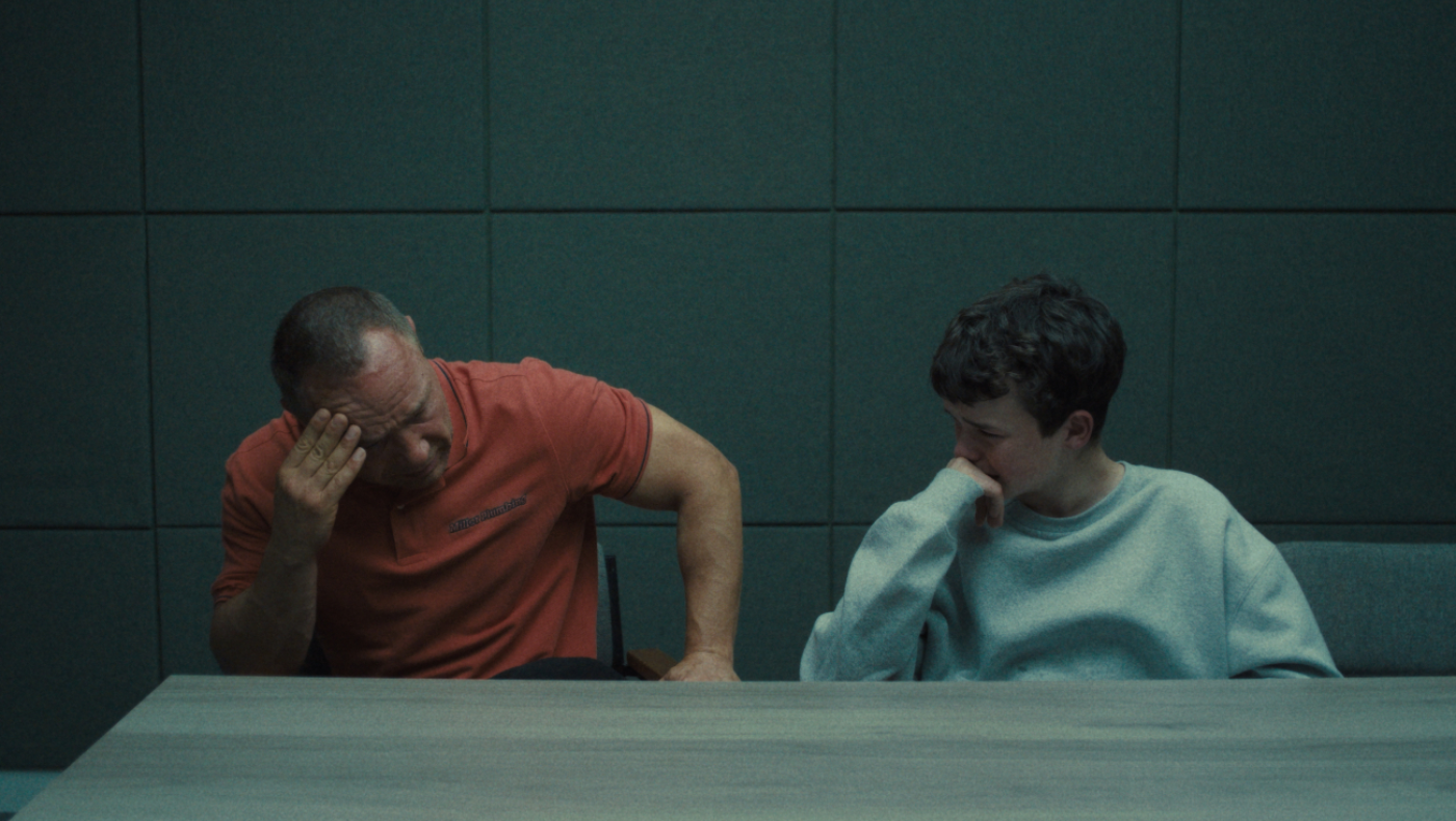 Adolescence: Γιατί όλοι ασχολούνται με τη νέα σειρά του Netflix;