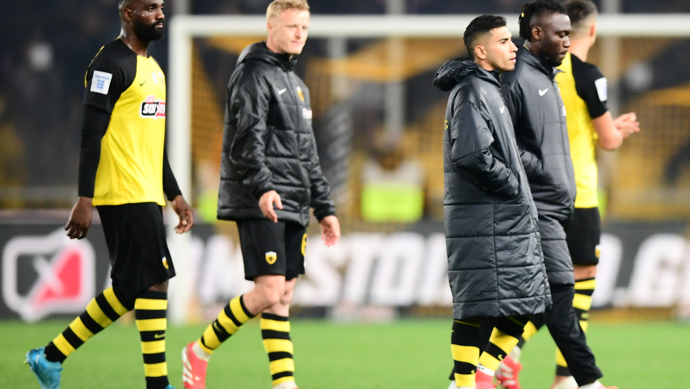 ΑΕΚ-ΠΑΟΚ: Οργή του κόσμου, αποδοκιμασίες και αποχώρηση πριν τη λήξη