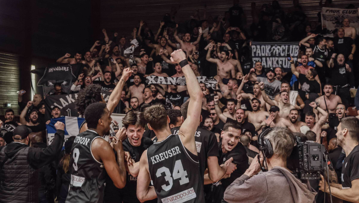 Θύρα 4 για τη μεγάλη πρόκριση: «Είσαι η δόξα του βορρά μας το καμάρι και η χαρά μας»