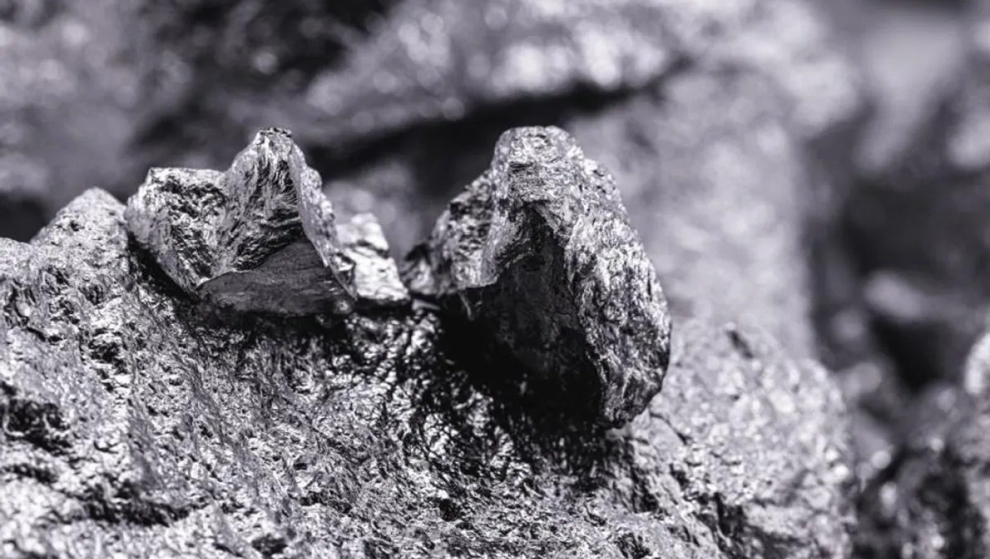 Στην Ελλάδα το μέταλλο που αλλάζει την αμυντική βιομηχανία και βρίσκεται σε μόλις 50 τόνους το χρόνο και τιμή που έφτασε στα 20.000 ευρώ το κιλό