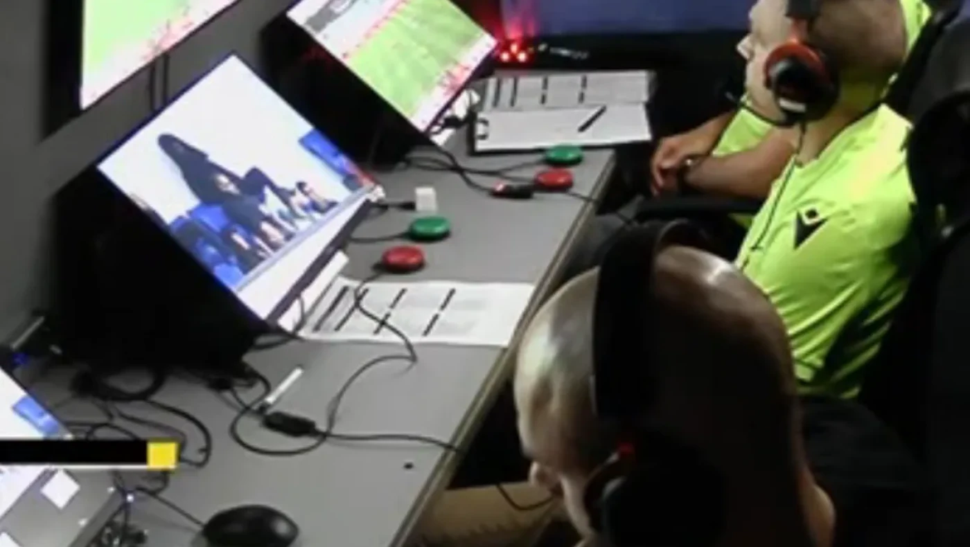 Νέοι κανονισμοί στο ποδόσφαιρο: Τι αλλάζει σε πέναλτι, οφσάιντ, VAR