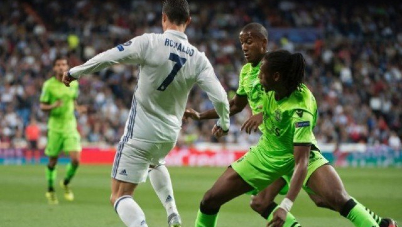 Για αυτό       τη           λένε «Βασίλισσα» (vids)