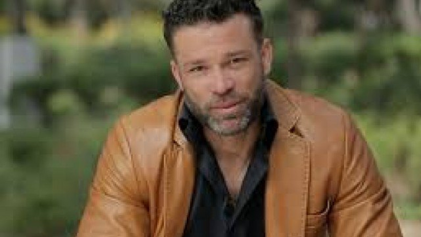 Μας έστειλε αδιάβαστους η συνοδός του Κώστα Σόμμερ! (photo)