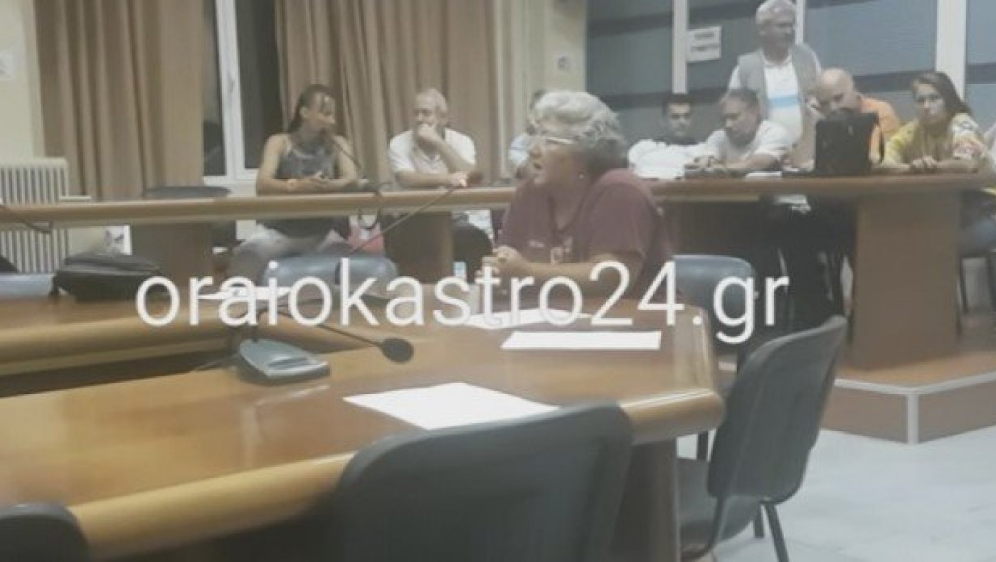 Η συνταξιούχος που «βάζει τα γυαλιά» στο σχολείο τού Ωραιοκάστρου