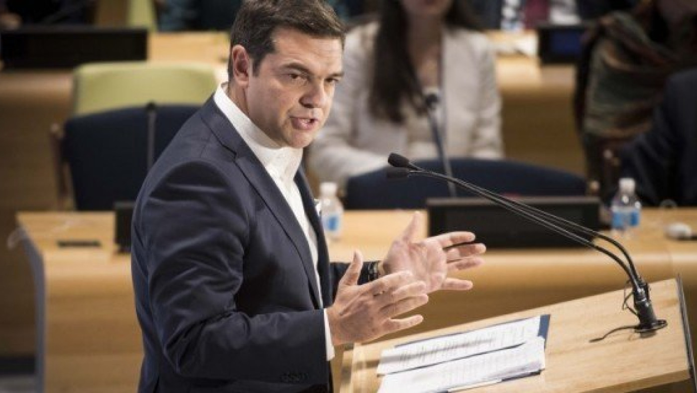 Μαθήτρια λιποθύμησε κατά την ομιλία Τσίπρα στην Αστόρια (ΒΙΝΤΕΟ)