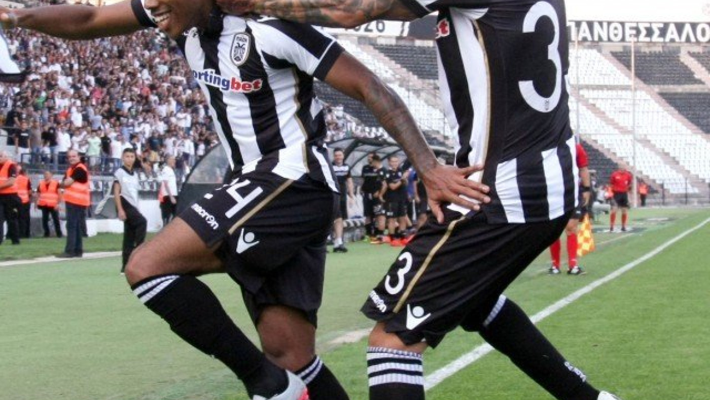 Χάρηκε ο κόσμος                            μπάλα...