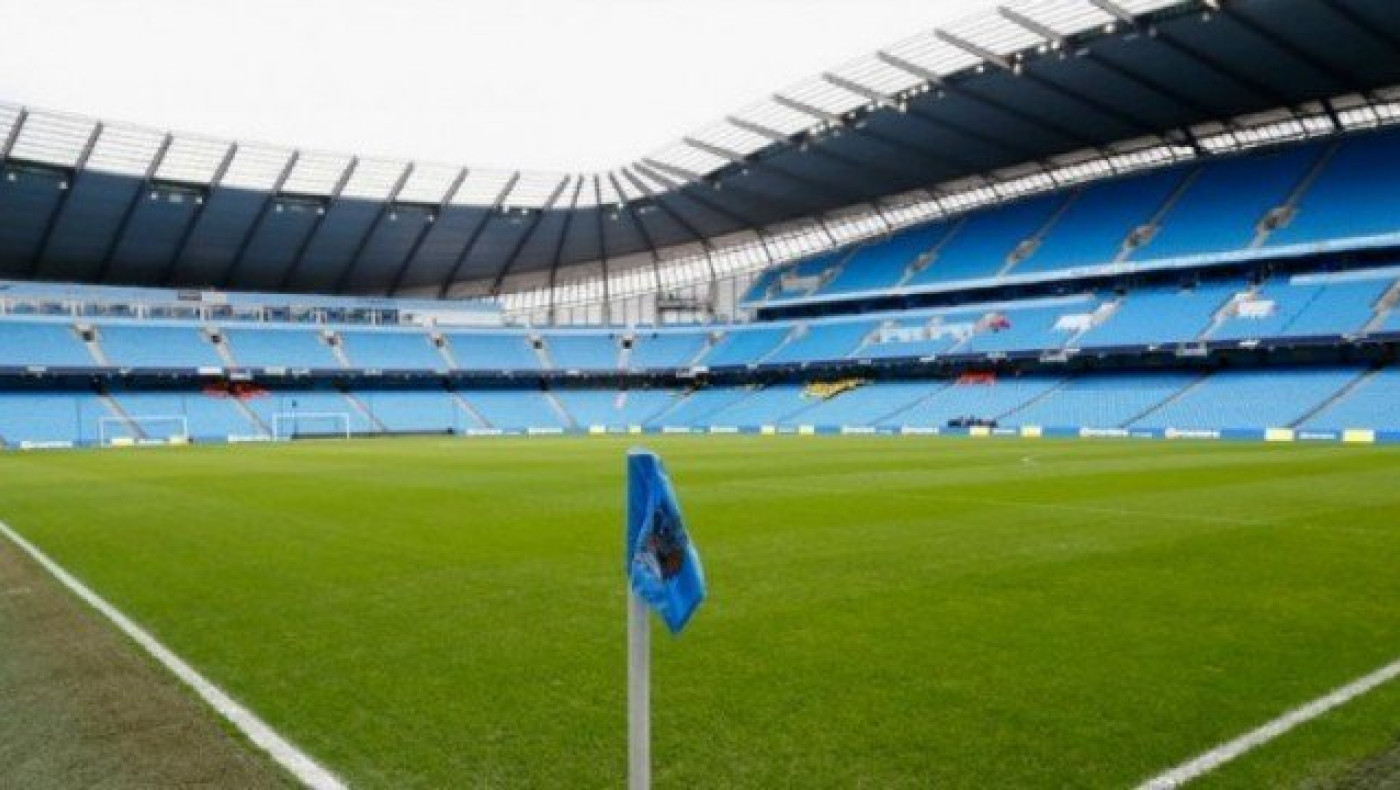 Παράξενη μέθοδος για τη διατήρηση του χορταριού στο «Έτιχαντ»