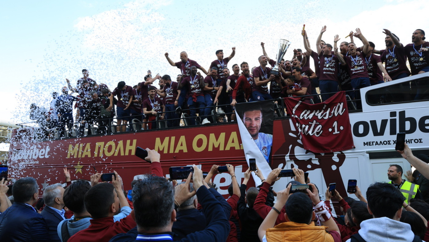 «Καίγεται» η Λάρισα για την άνοδο της ΑΕΛ: Πάρτι και αποθέωση στην κεντρική πλατεία