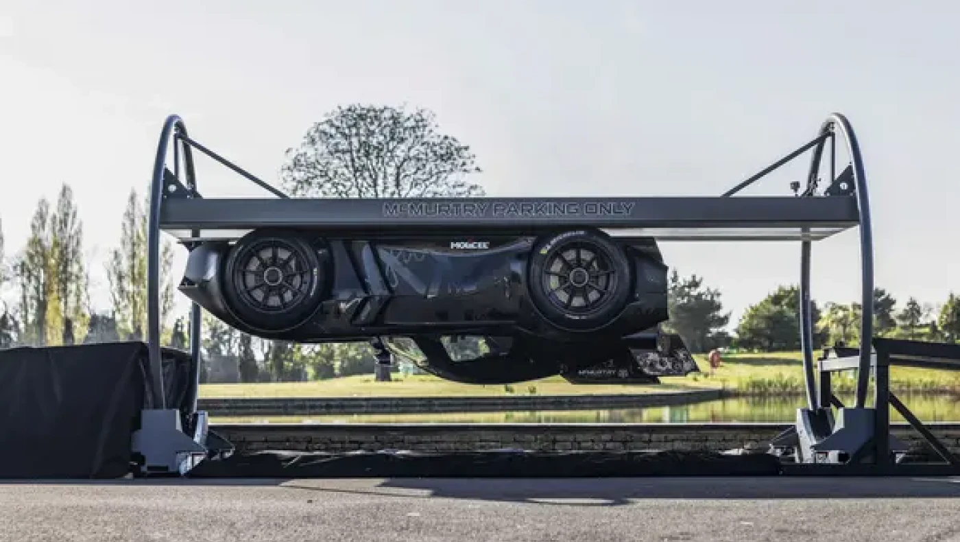 To πρώτο αυτοκίνητο στον κόσμο που αψήφησε τη βαρύτητα και κινήθηκε ανάποδα!