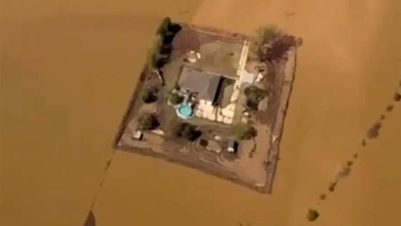 ΗΠΑ: Viral το σπίτι που έμεινε όρθιο εν μέσω πλημμύρας βιβλικών διαστάσεων