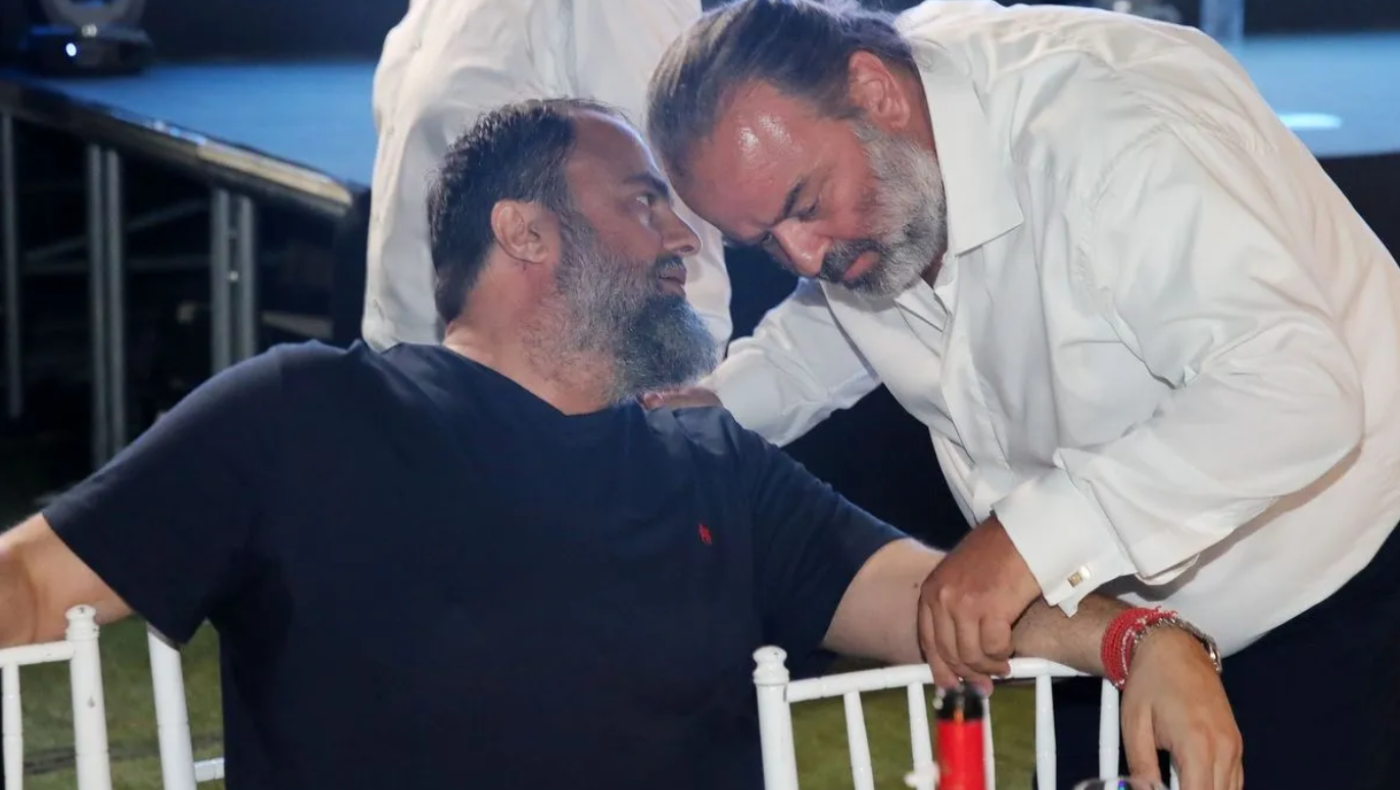 Πλέι οφ: Αλήθεια «τι είπαν» κλεισμένοι σε μια σουίτα οι δυο κουμπάροι μετά το «τσίρκο»;