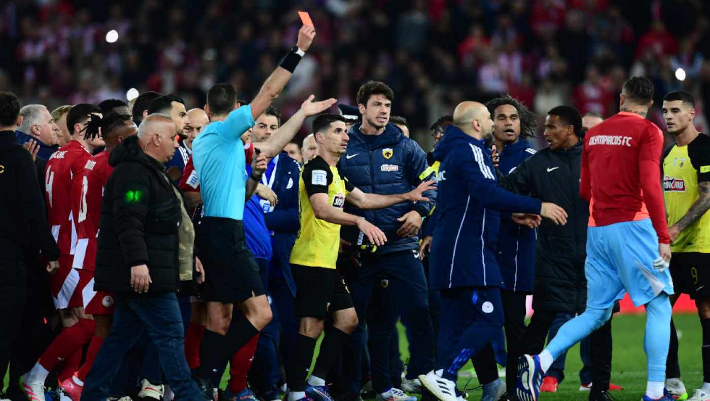 Super League: Σε απολογία Ολυμπιακός και Αλμέιδα-Καμία αναφορά στις καταγγελίες της ΑΕΚ