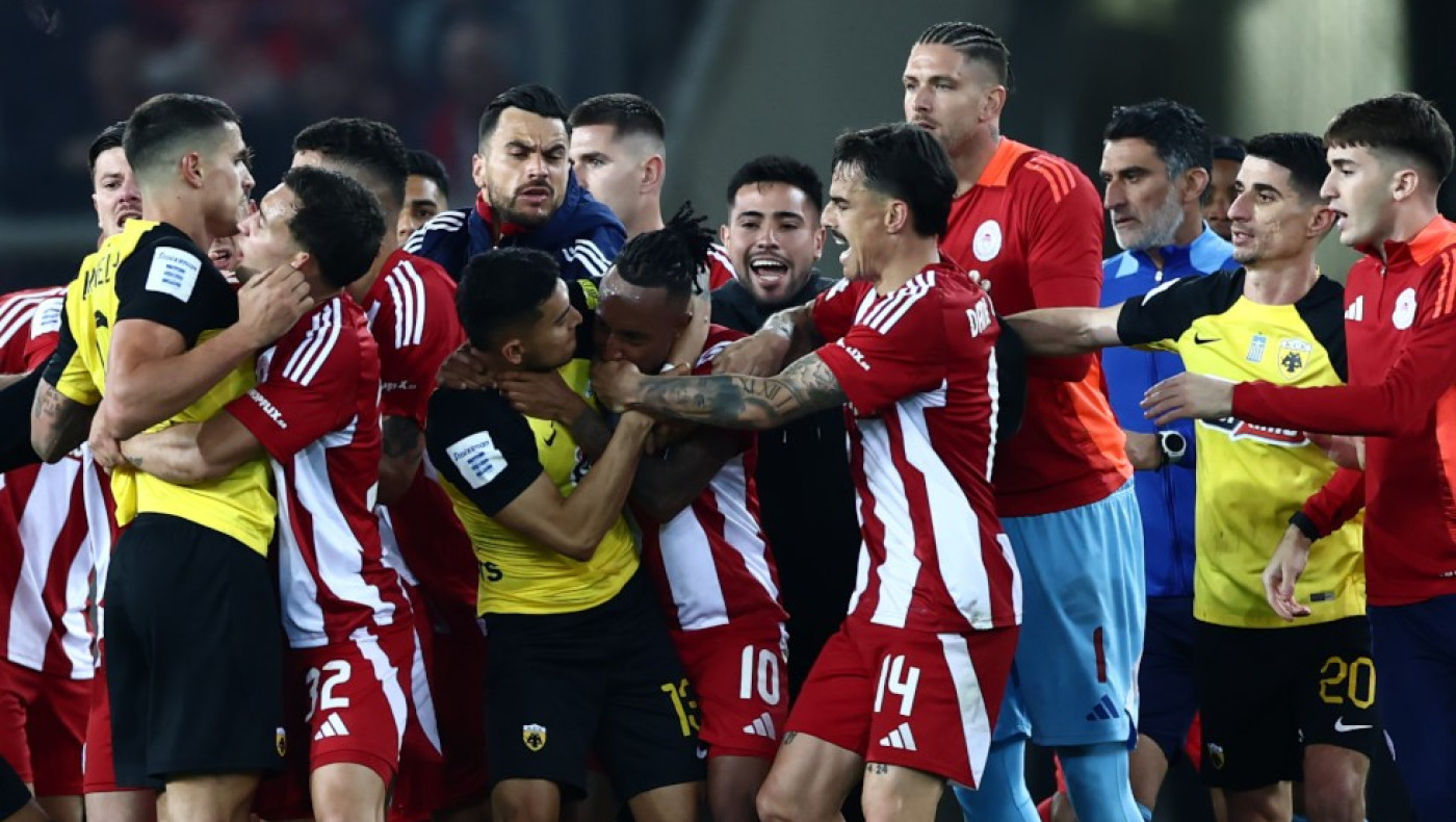 Ασπίδα προστασίας της ΑΕΚ σε Αλμέιδα για την αποβολή το Καραϊσκάκη