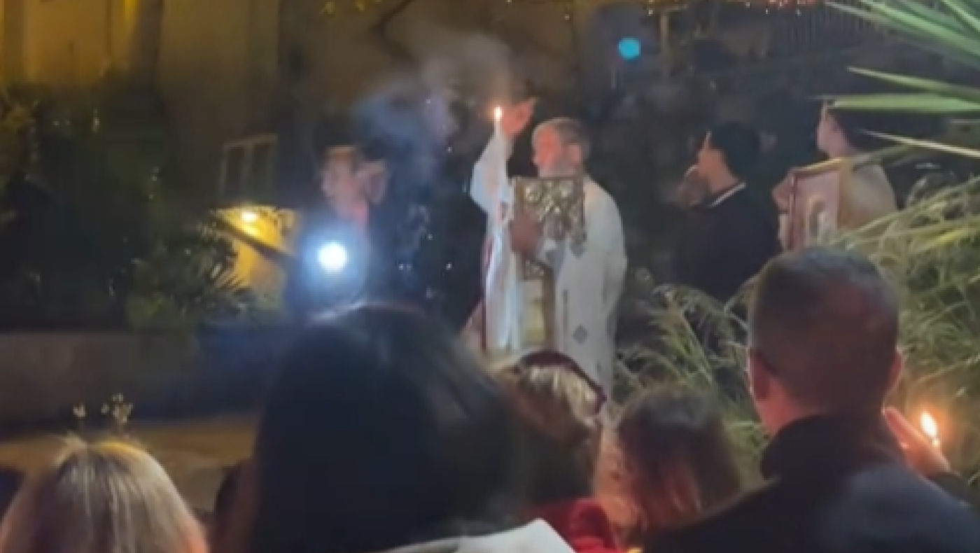 Κεφαλλονιά: Παπάς πέταξε δυναμιτάκι στο «Χριστός Ανέστη»