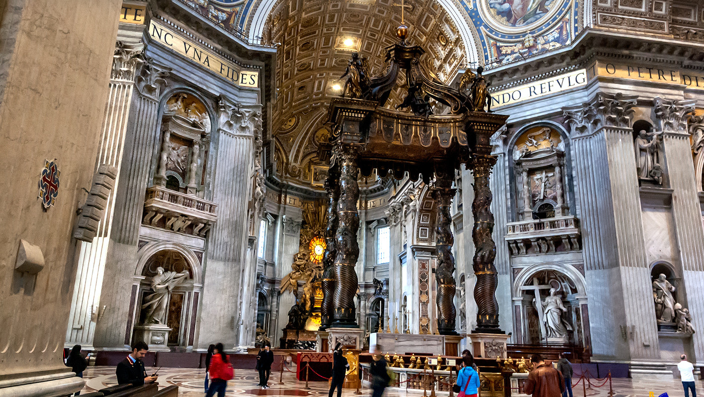 Άγιος Πέτρος: Η ελληνική επιγραφή που κοσμεί τον τρούλο της Βασιλικής