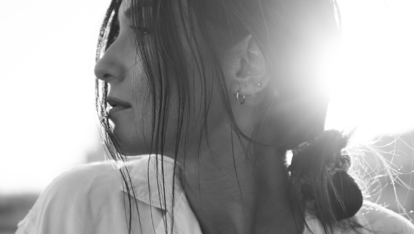 Μάγδα Βαρούχα και Pink Noisy έδωσαν νέα πνοή στο διαχρονικό τραγούδι «Μεσοπέλαγα αρμενίζω»