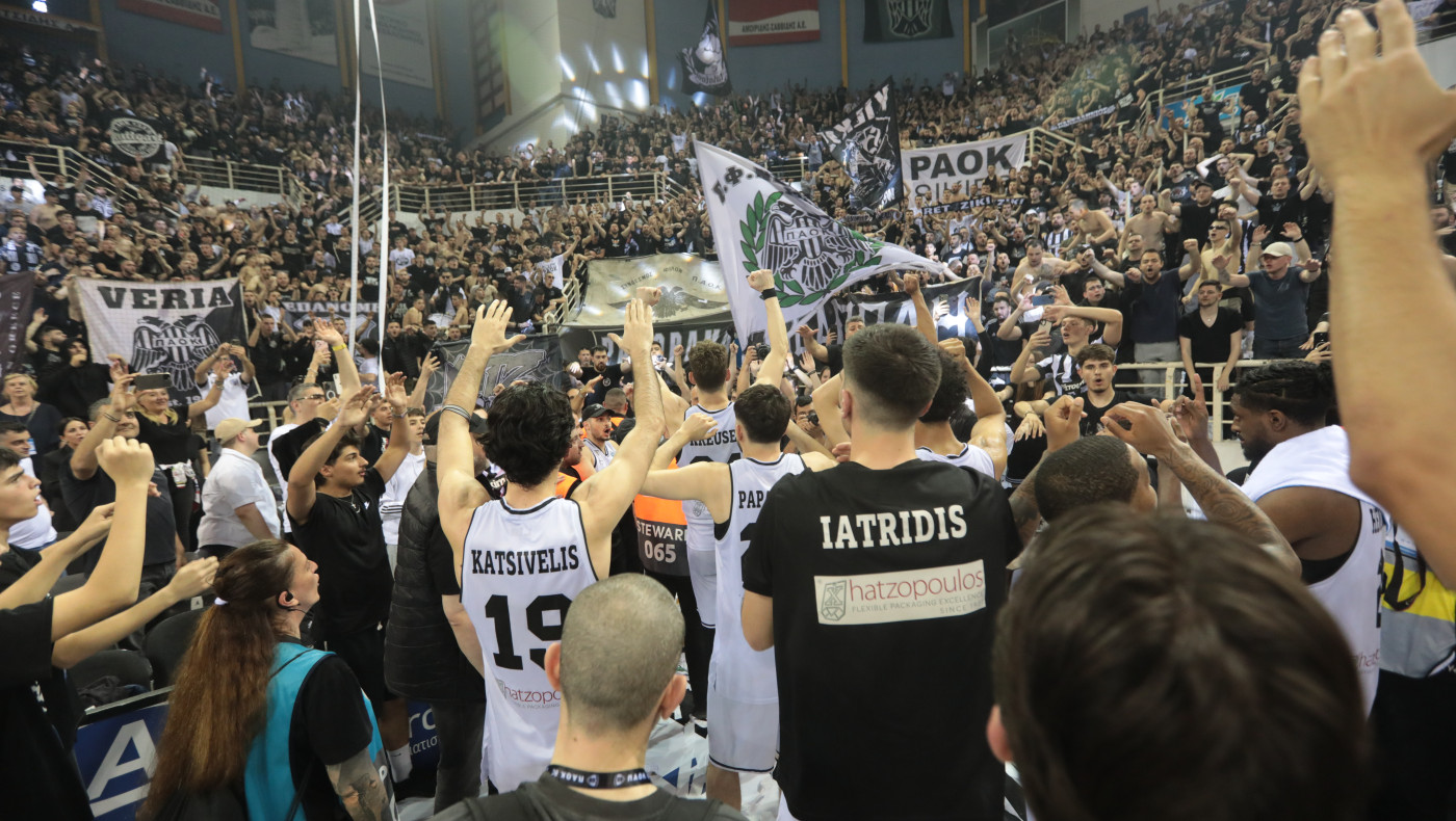 Αποθεώθηκαν οι παίκτες του ΠΑΟΚ μετά το τέλος του αγώνα με την Μπιλμπάο