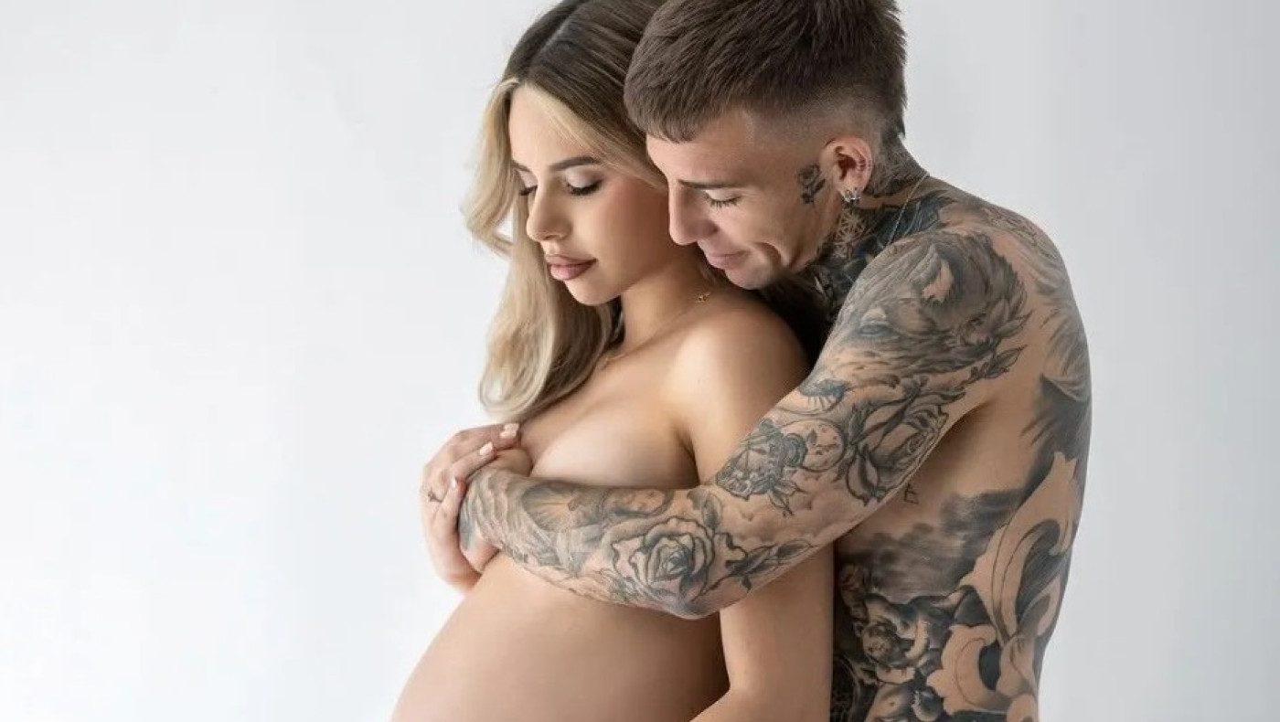 Ο Μπράντον Τόμας σε τρυφερή φωτογράφιση με την σύντροφό του