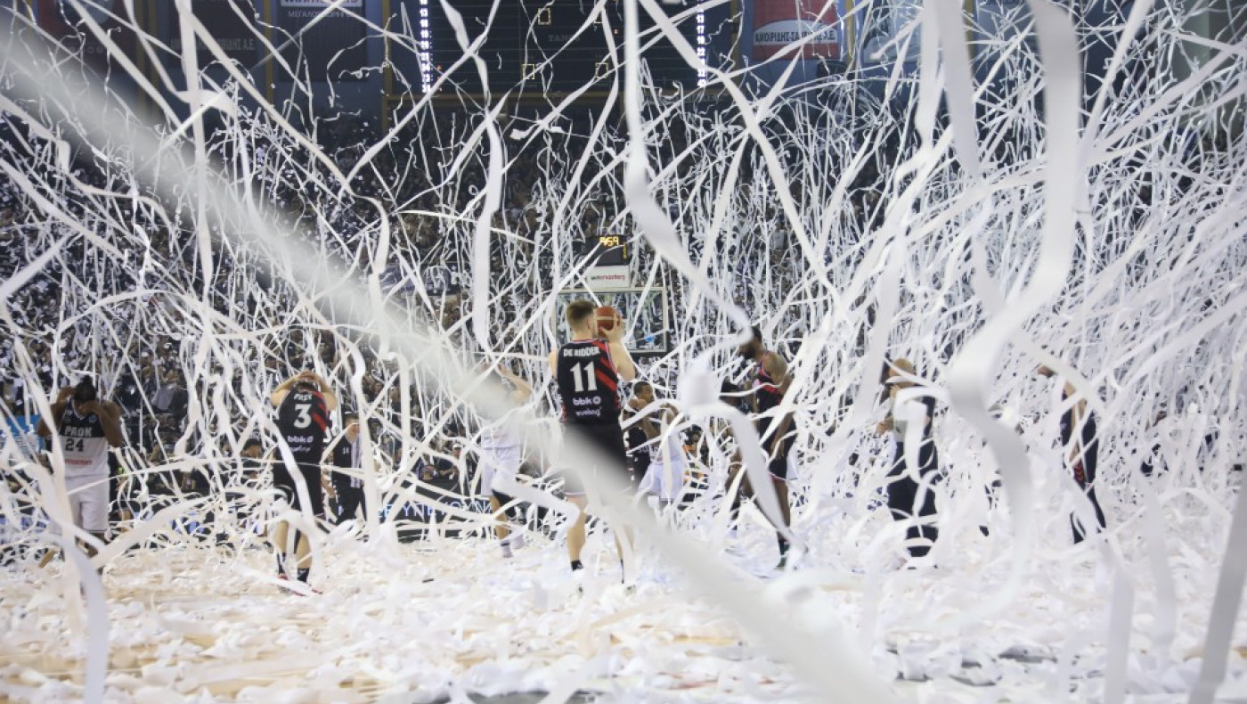 Ενθουσιάστηκε η Marca από την ατμόσφαιρα στο Παλατάκι: «Θάλασσα από ρολά»