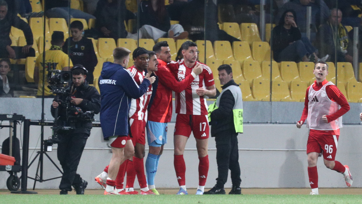 Ο Γιάρεμτσουκ δίνει αέρα δύο τερμάτων στον Ολυμπιακό μέσα στην έδρα της ΑΕΚ