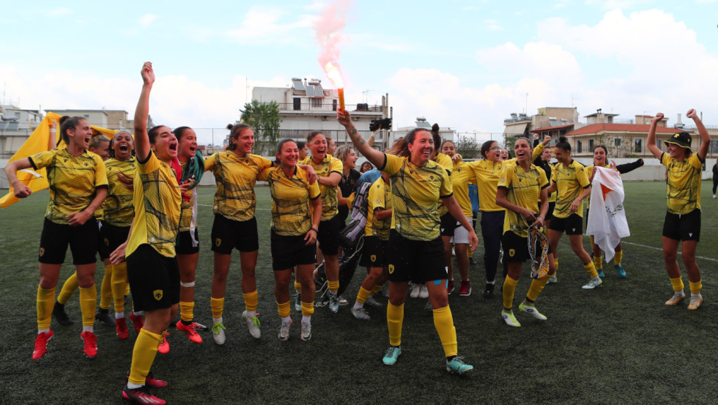 Η ΑΕΚ πανηγύρισε ξέφρενα το πρώτο της πρωτάθλημα στο Γυναικείο ποδόσφαιρο