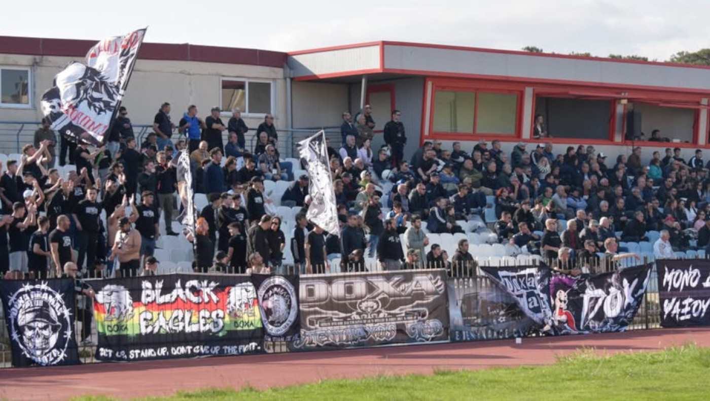 Οπαδοί των «Μαυραετών» στην Αλεξανδρούπολη: «Δόξα σε γουστάρω, για σένα θα σαλτάρω»