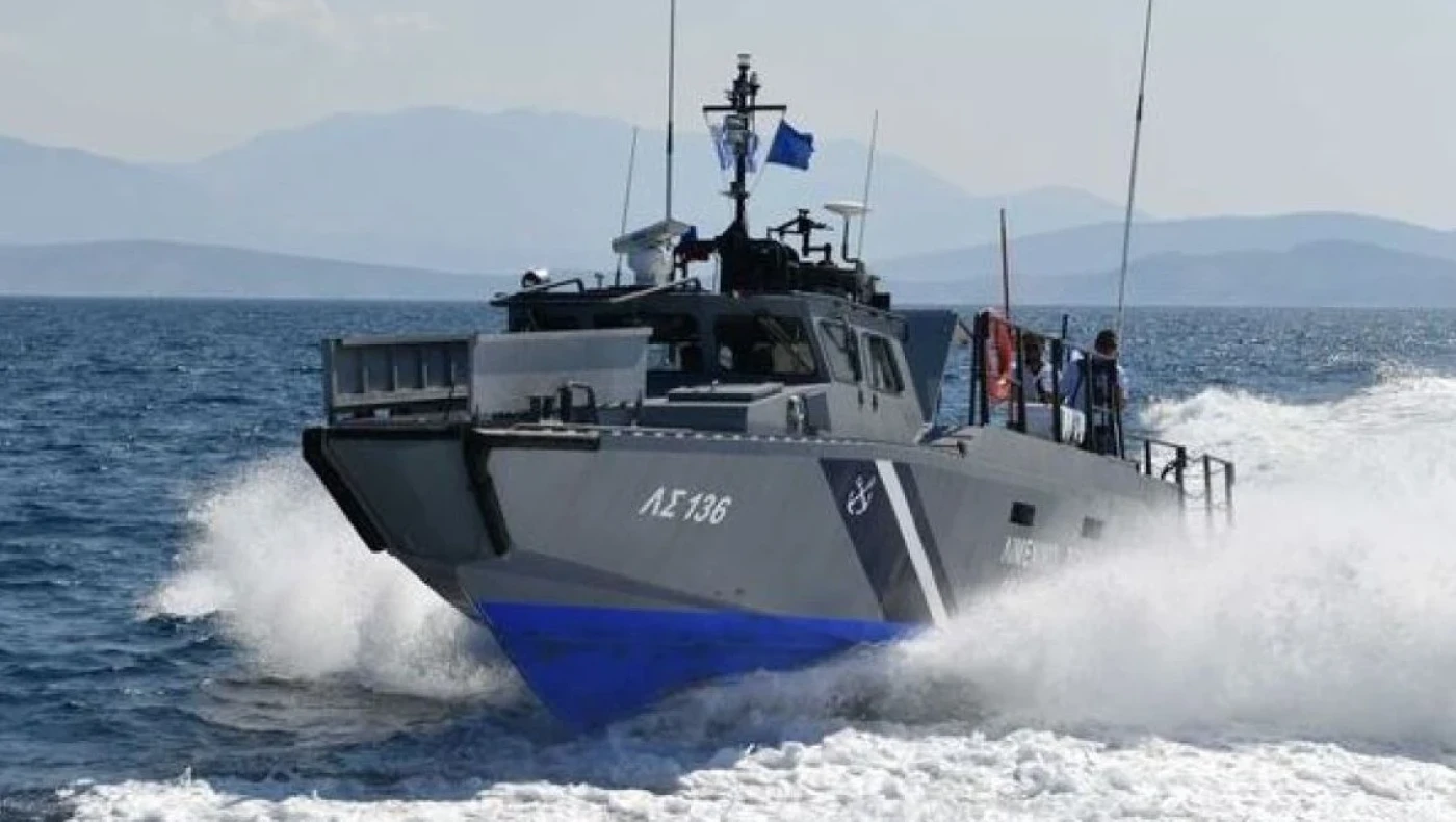 Επεισοδιακή καταδίωξη σκάφους που αποβίβασε μετανάστες: Συνελήφθη 21χρονος ως διακινητής